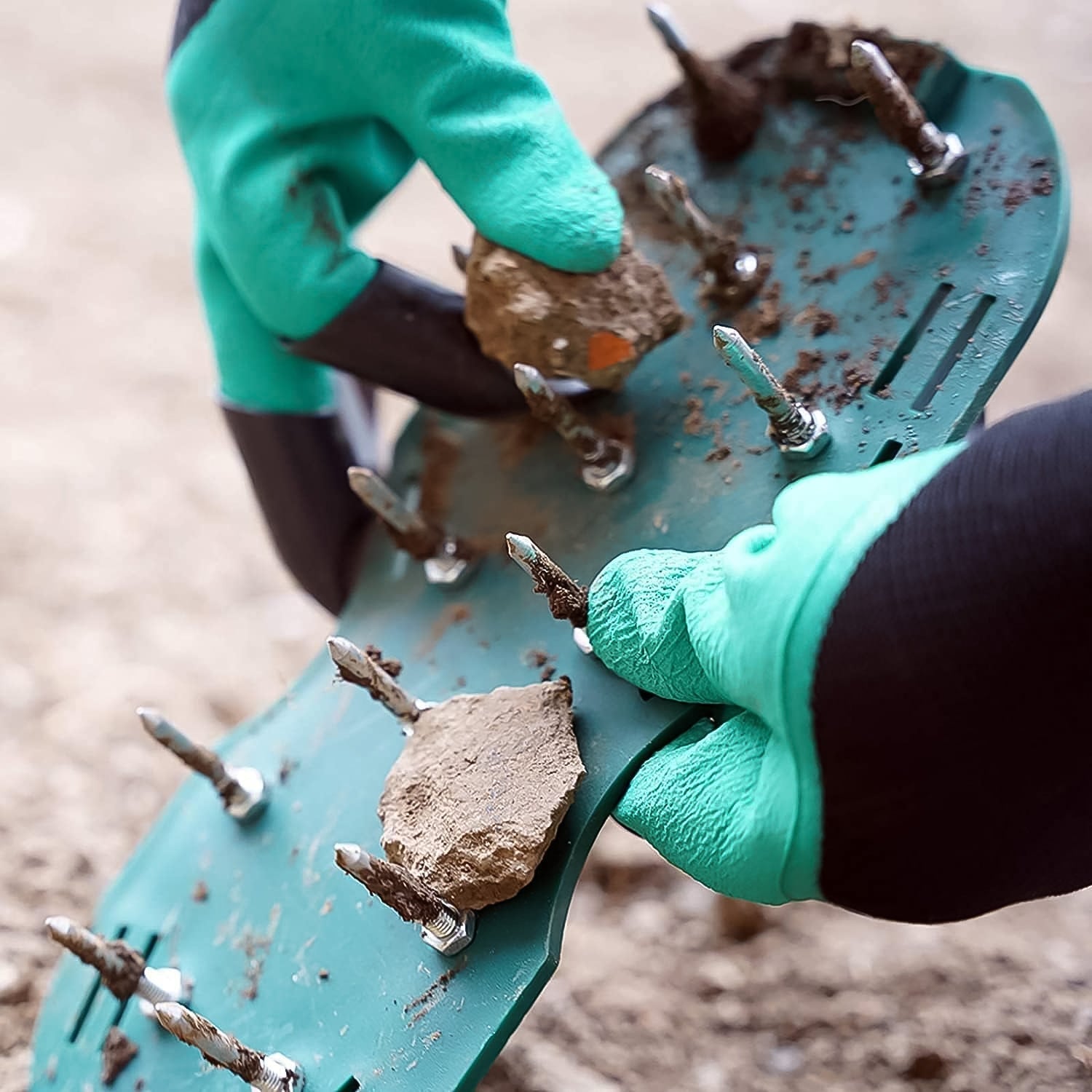 Lawn Aerator Sandals Garden Grass Aerator Spiked Sandals Green Studded Shoes (1 Pair) Wukusy