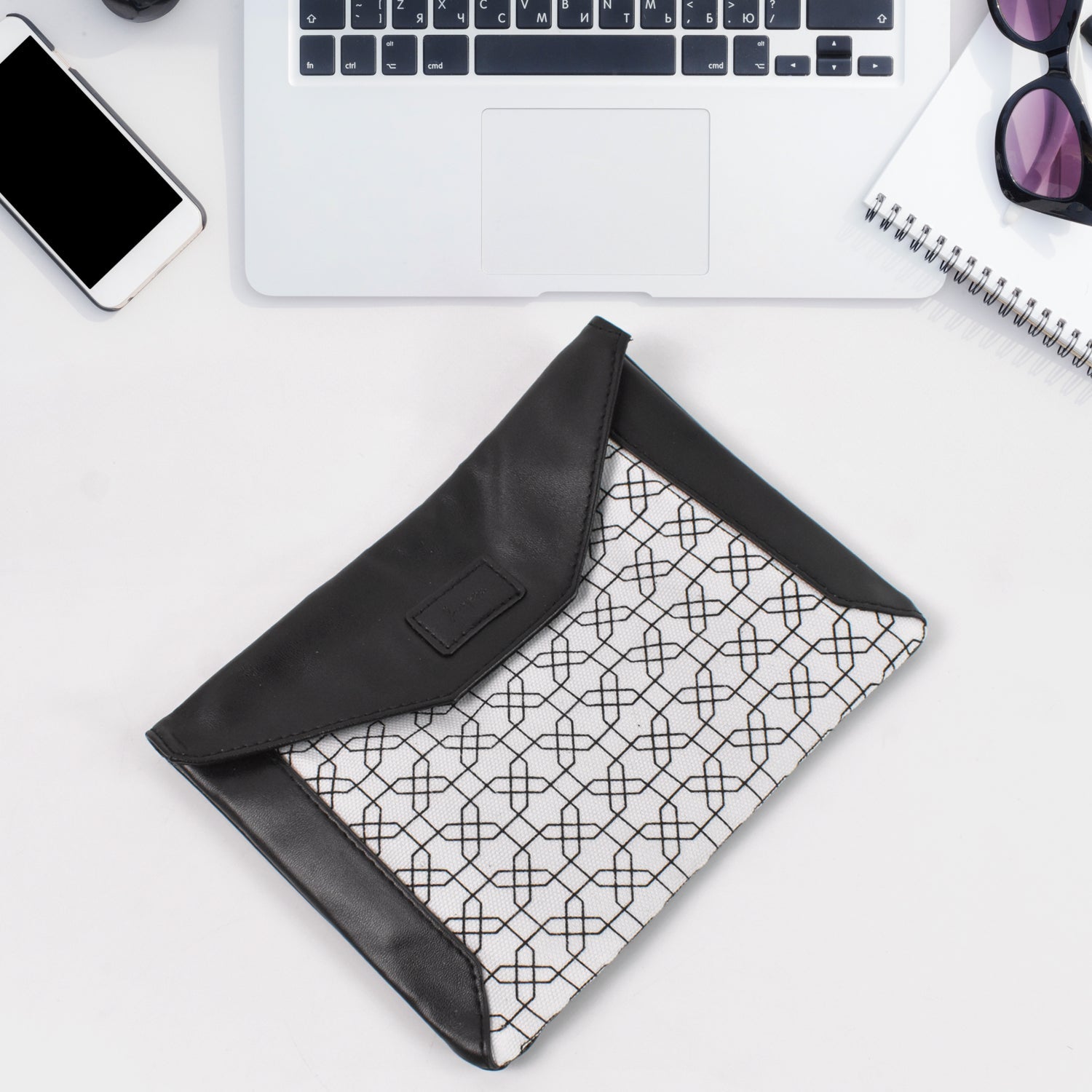 Multipurpose Pouch With Magnetic Lock(1 Pc  1914 Cm) Wukusy