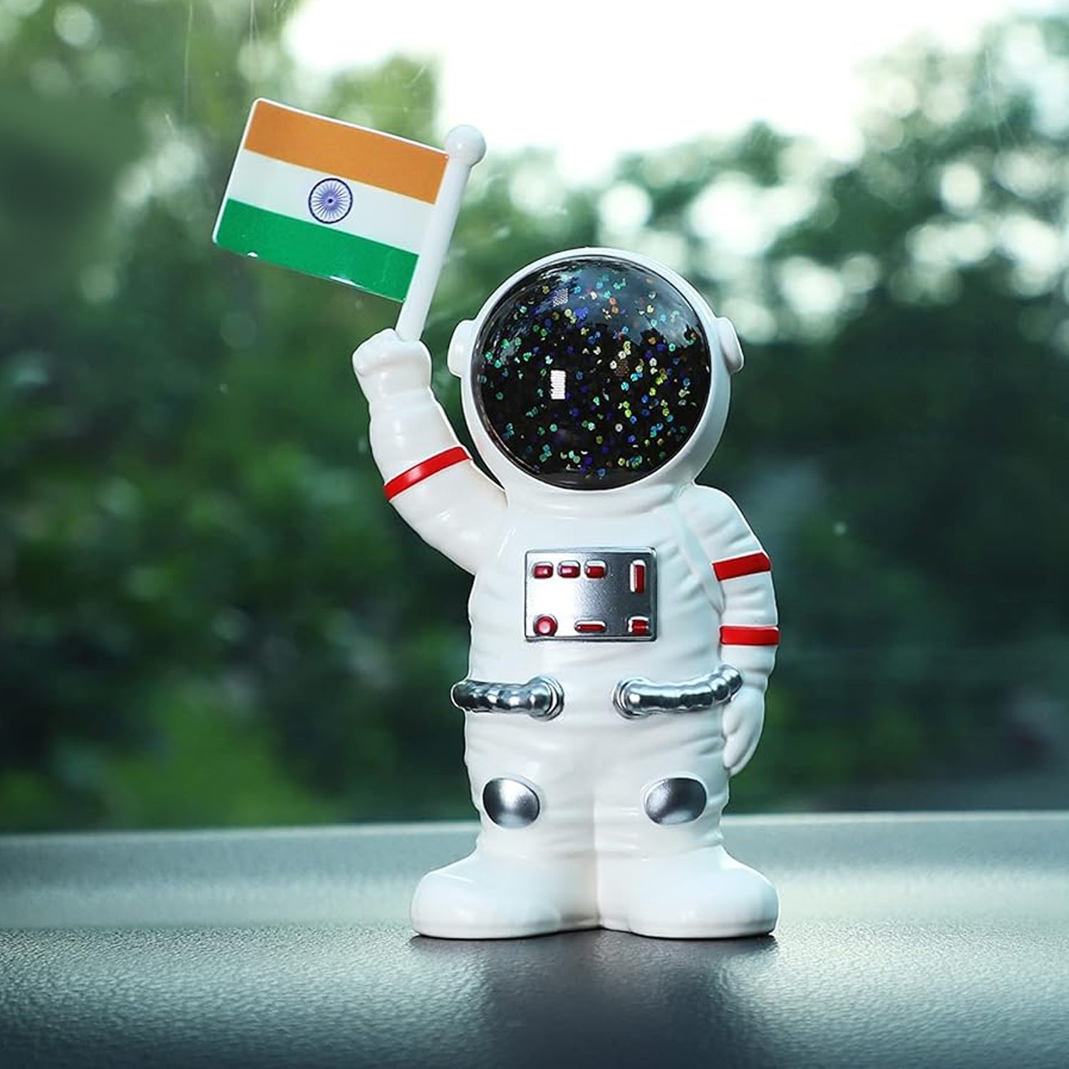 Solar Power Astronaut Ornament Moving Hand With Indian Flag (1 Pc) Wukusy